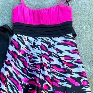 Beautiful I.N. San Francisco Size 5 Hot Pink, Black and white Dress